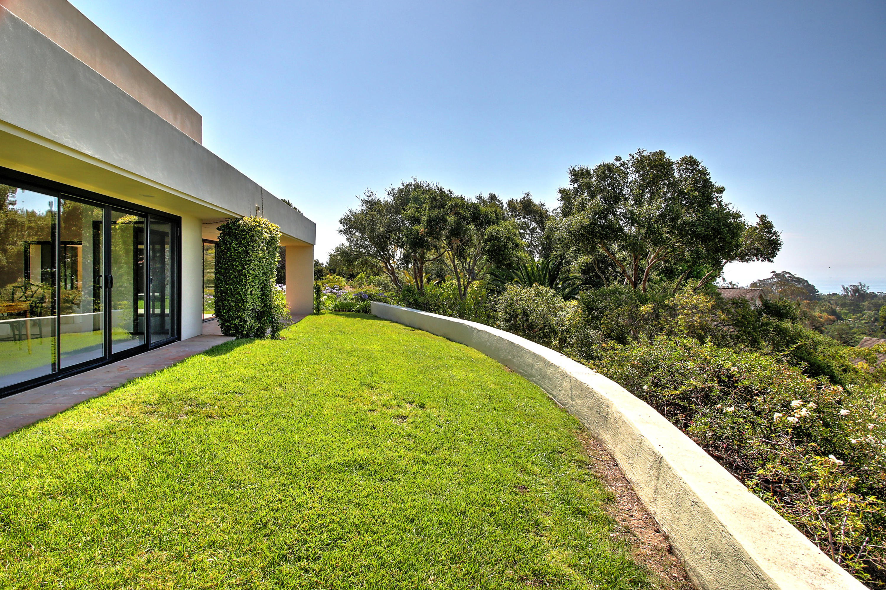 1149 Glenview Road Santa Barbara, CA 93108 - Photo 8 of 39 Front Lawn Area