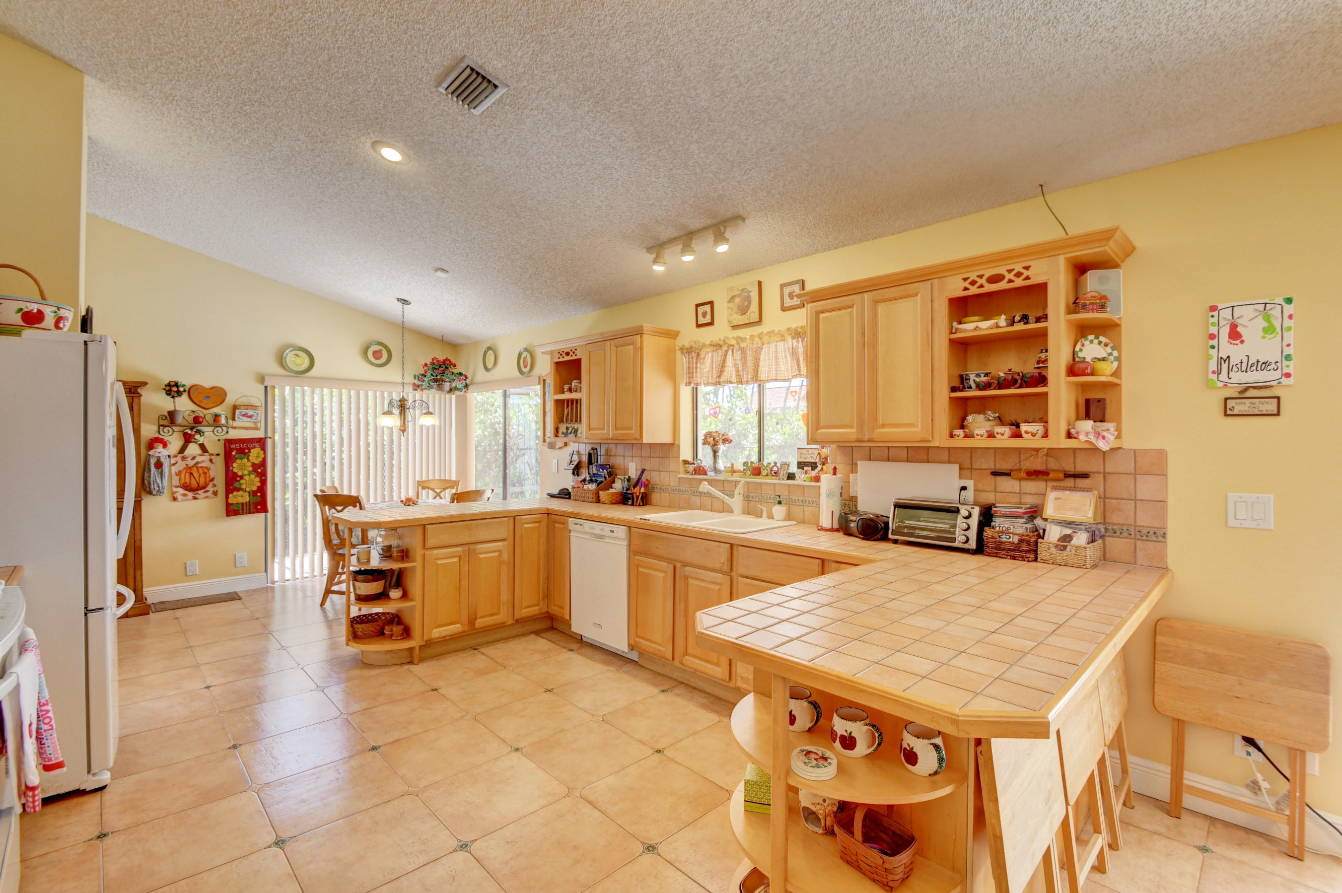 9556 Old Pine Road Boca Raton, FL 33428 - Photo 5 of 32 DSC_8402_3_4_5_6