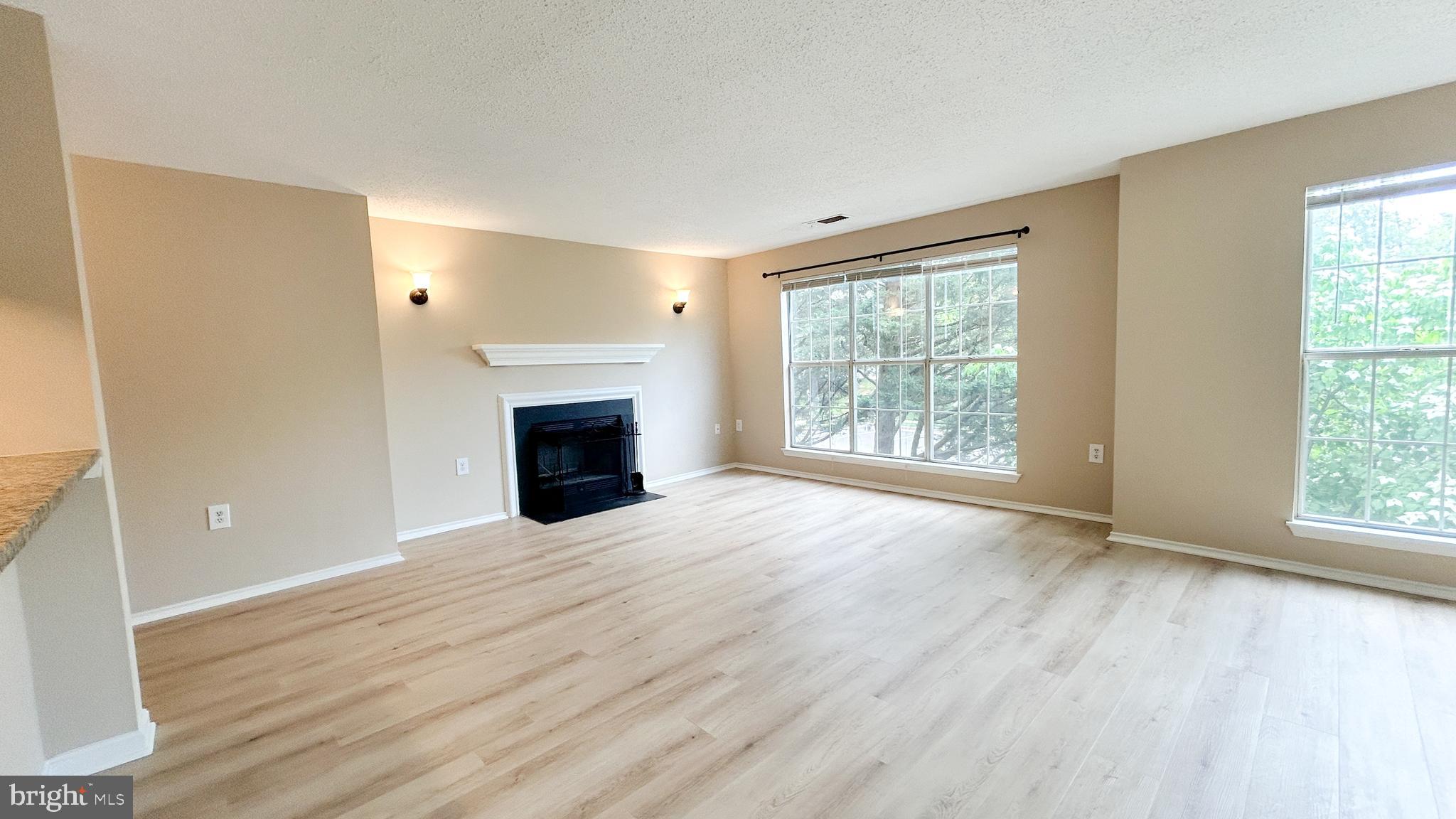 21019 Timber Ridge Terrace, Unit 203 Ashburn, VA 20147 - Photo 4 of 17 Dining/Living