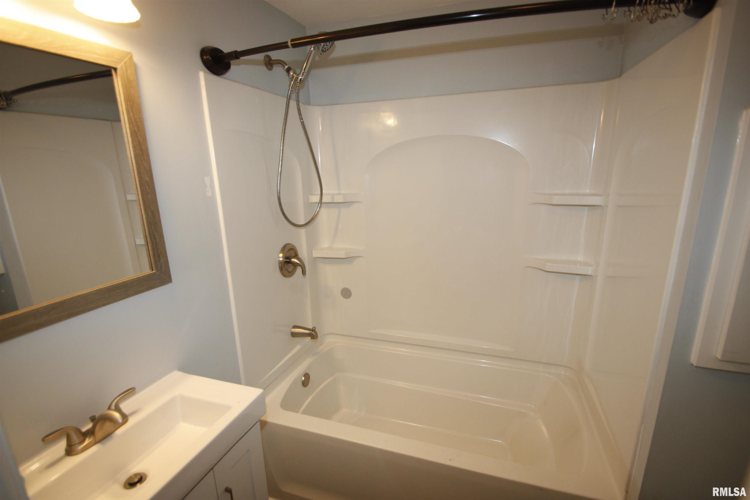 702 Indian Road Davenport, IA 52802 - Photo 11 of 16 Gallery Image 11