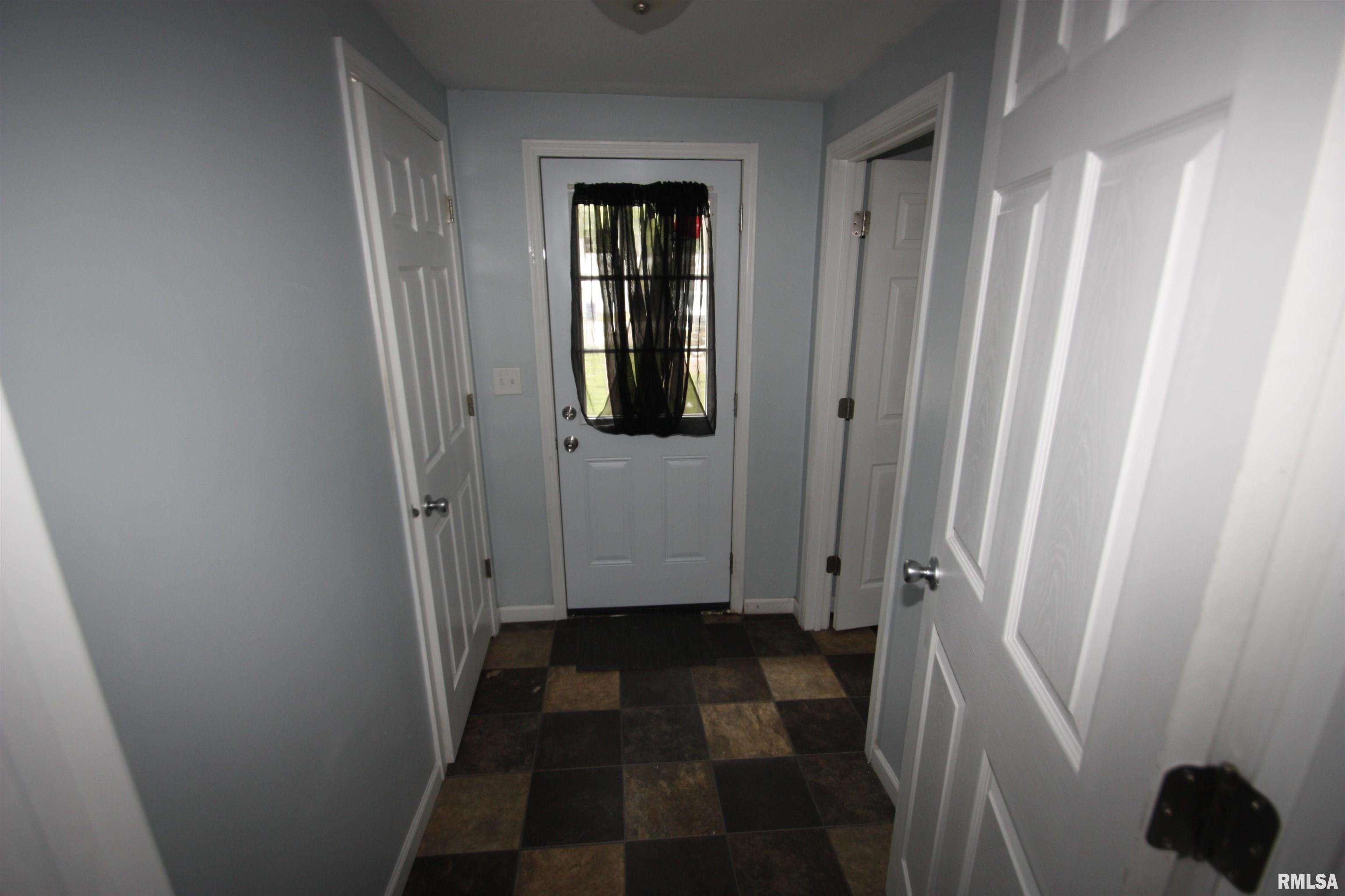 702 Indian Road Davenport, IA 52802 - Photo 12 of 16 Gallery Image 12