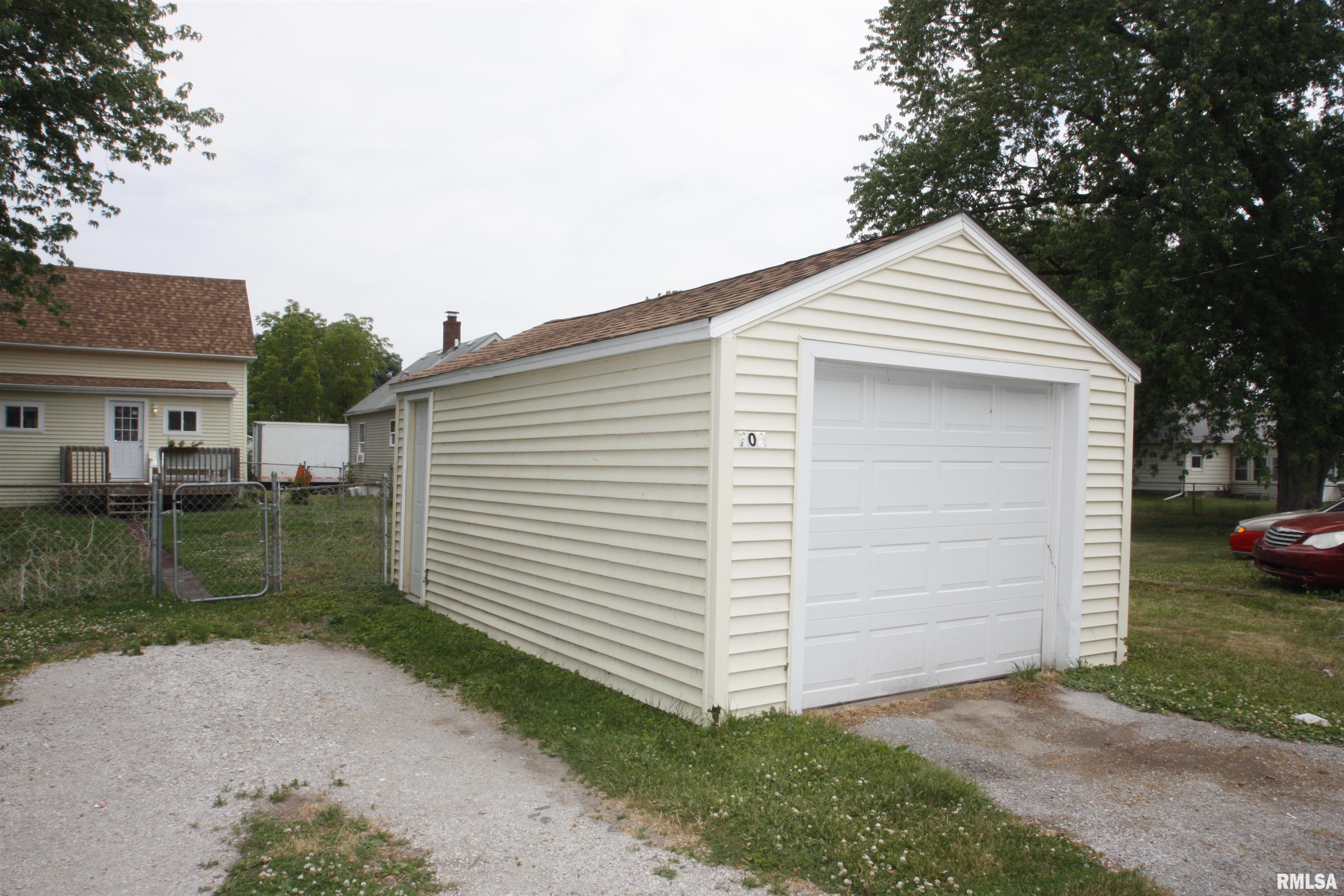 702 Indian Road Davenport, IA 52802 - Photo 16 of 16 Gallery Image 16