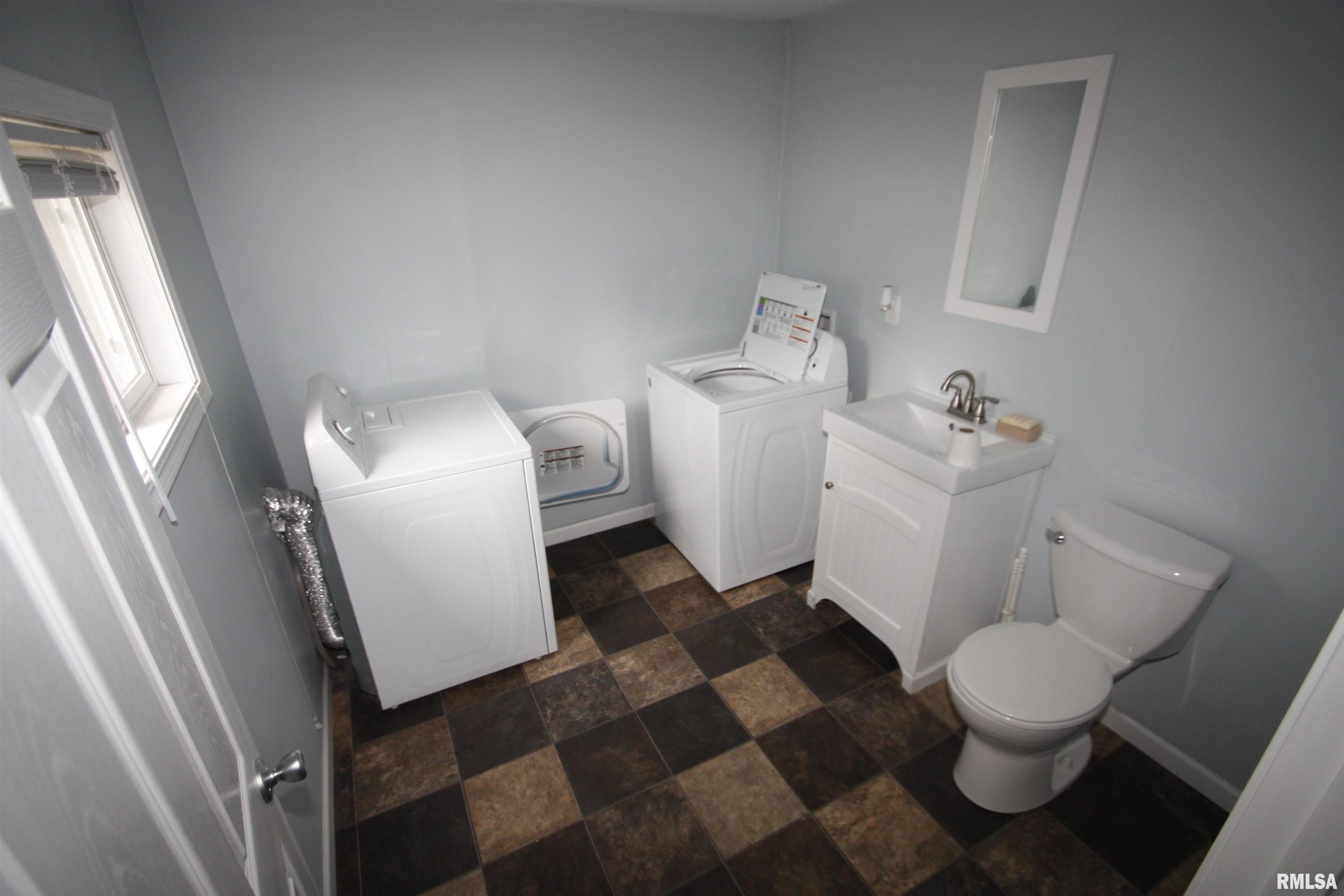 702 Indian Road Davenport, IA 52802 - Photo 6 of 16 Gallery Image 6