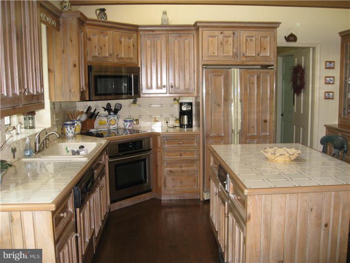 941 Church Lane Road Reading, PA 19606 - Photo 7 of 25 Kitchen