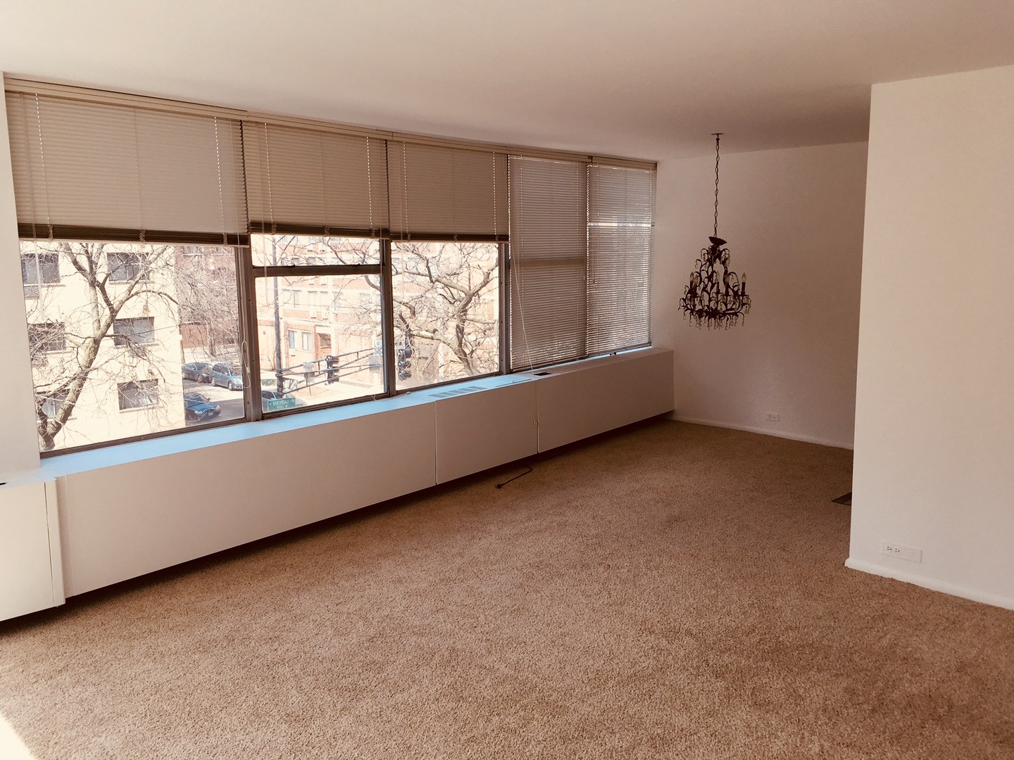 5757 North Sheridan Road, Unit 3H Chicago, IL 60660 - Photo 3 of 10