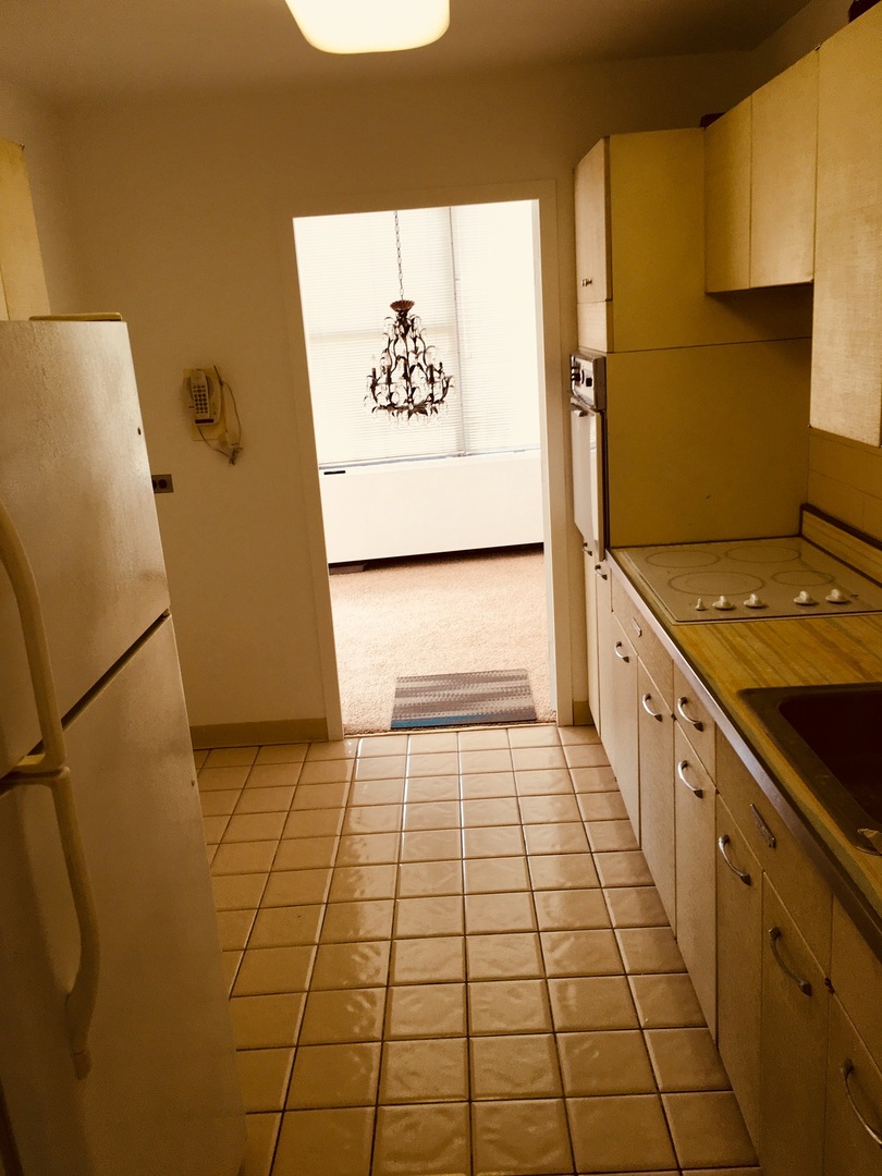 5757 North Sheridan Road, Unit 3H Chicago, IL 60660 - Photo 7 of 10