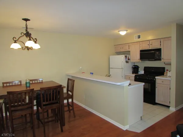 $2,800 | 8 Genoble Road, Montville, NJ 07045