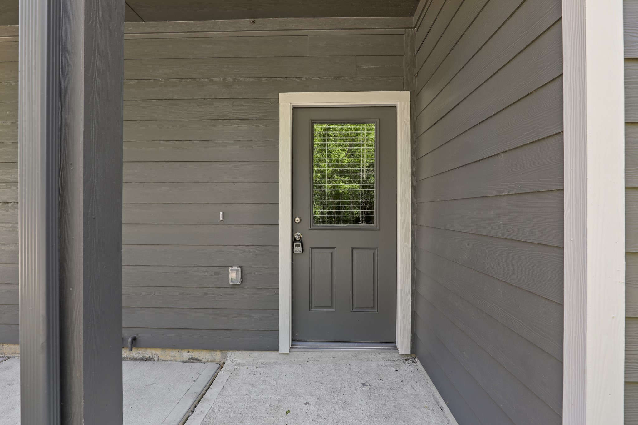 13514 Axel Lane Houston, TX 77047 - Photo 3 of 34 a view of front door