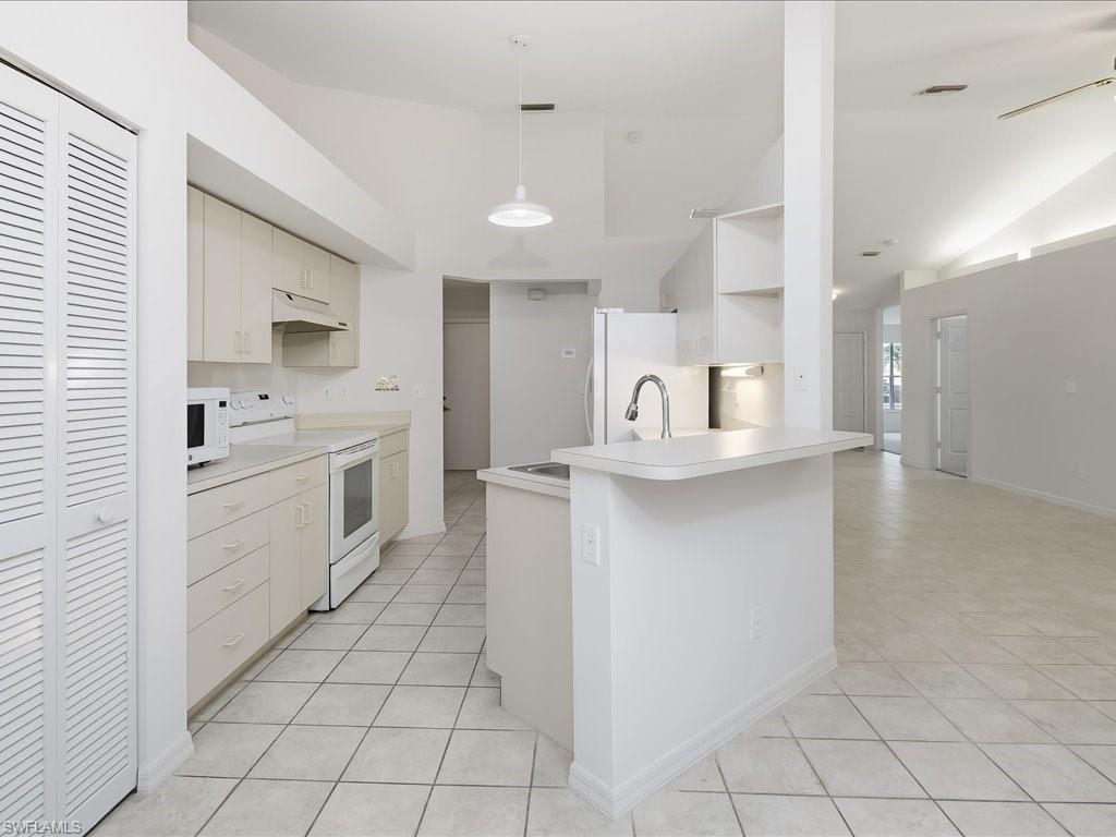 2305 Piccadilly Circus Naples, FL 34112 - Photo 9 of 31