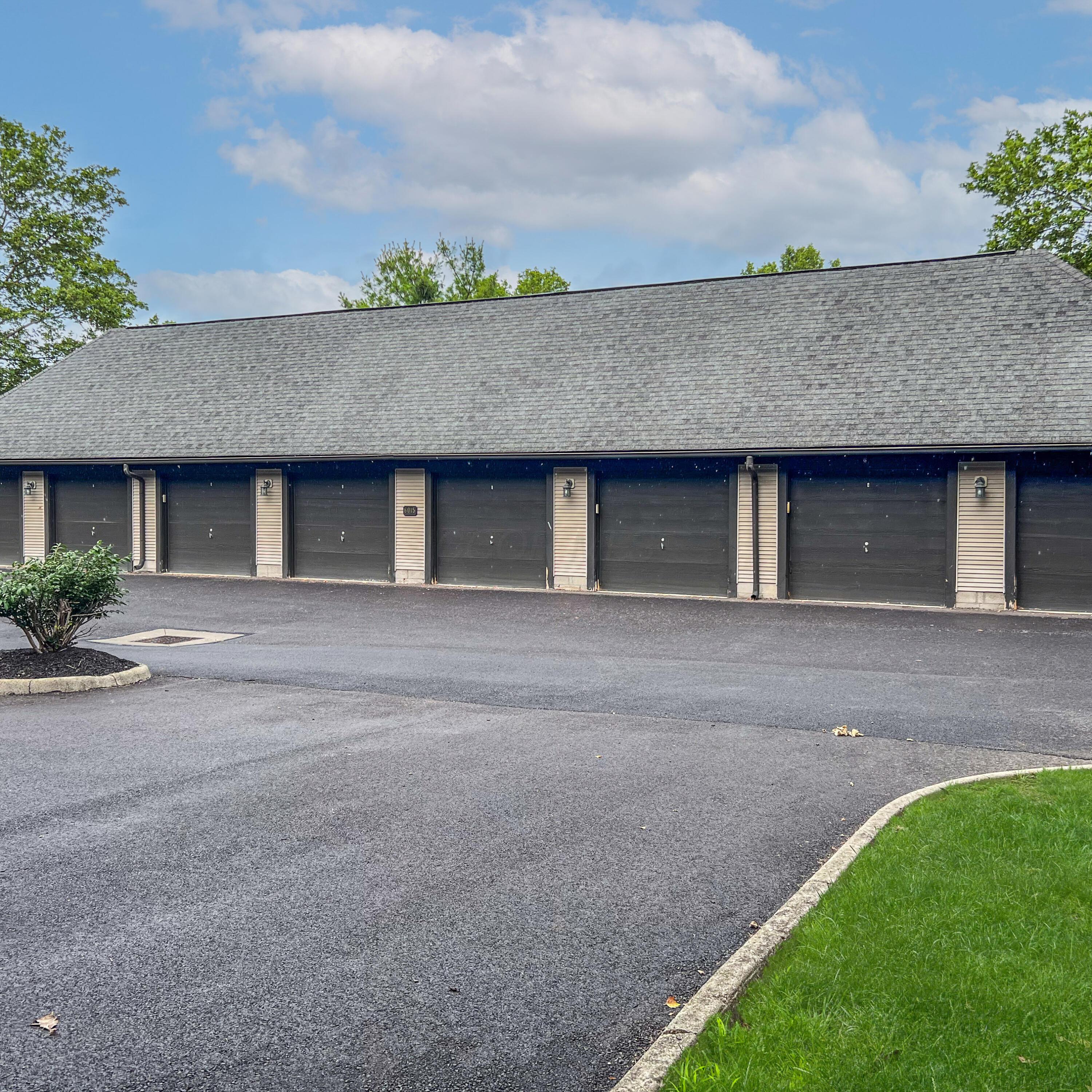 6124 Inishmore Lane Dublin, OH 43017 - Photo 2 of 31 One Car Garage