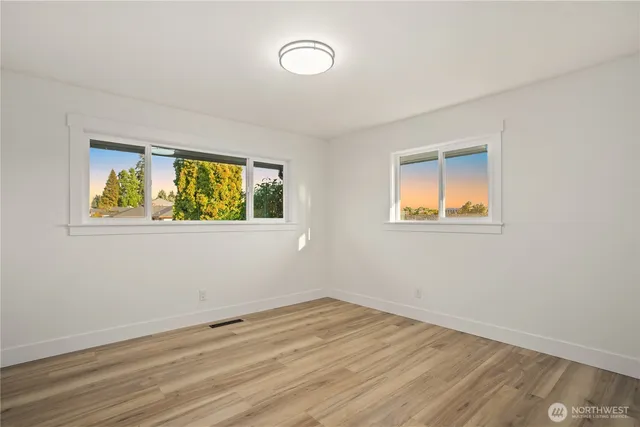 $949,950 | 708 Waverly Avenue, Everett, WA 98201