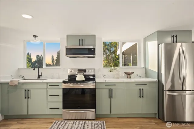 $949,950 | 708 Waverly Avenue, Everett, WA 98201