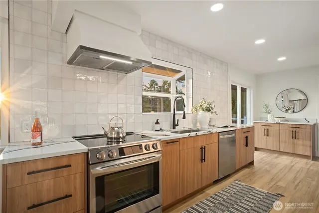 $949,950 | 708 Waverly Avenue, Everett, WA 98201