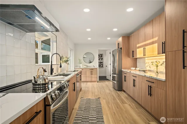 $949,950 | 708 Waverly Avenue, Everett, WA 98201