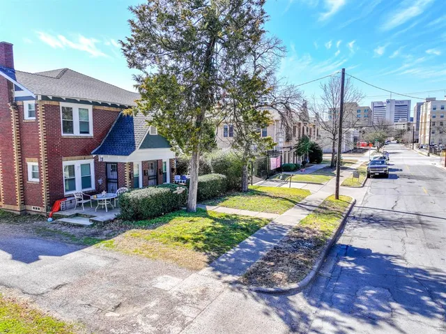 a view of a house with swimming pool