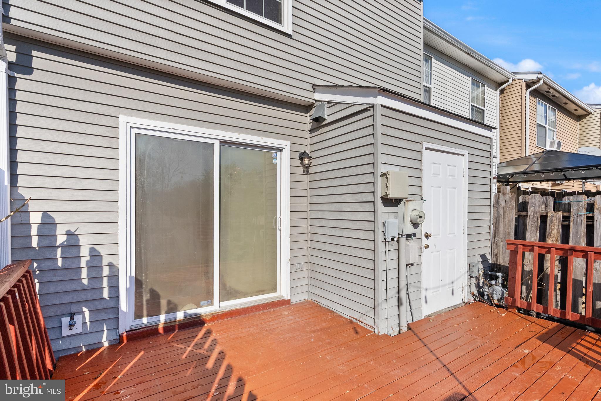 15278 Cloverdale Road Woodbridge, VA 22193 - Photo 28 of 35 a view of backyard with a small cabin