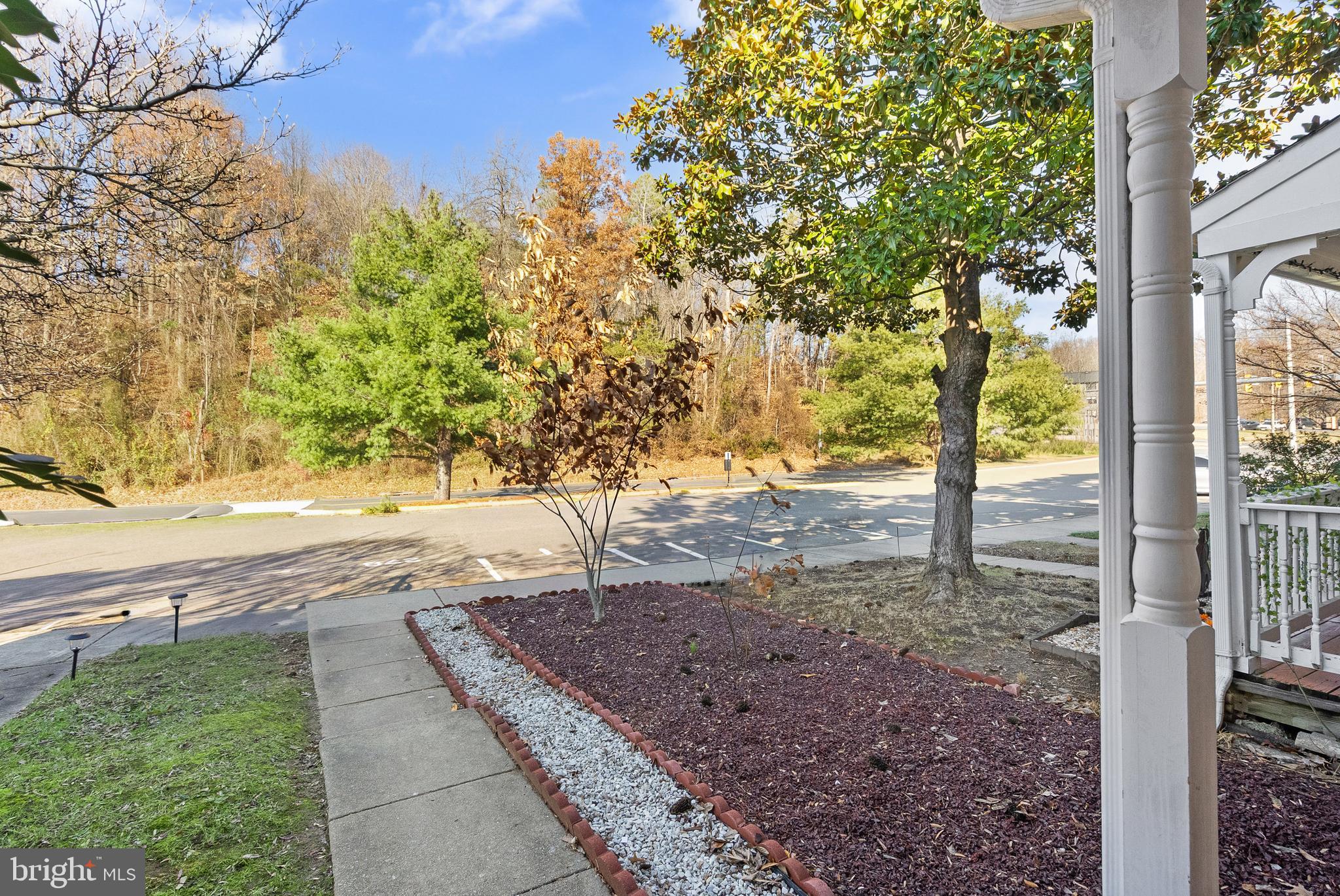 15278 Cloverdale Road Woodbridge, VA 22193 - Photo 31 of 35 a view of a yard with plants and trees