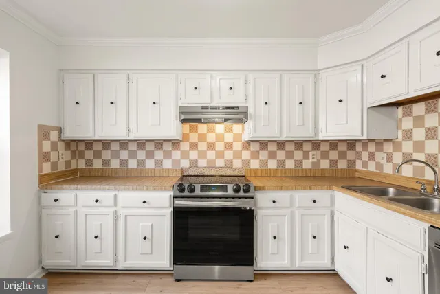 $375,000 | 15278 Cloverdale Road, Woodbridge, VA 22193