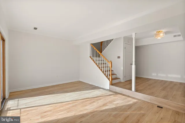 $375,000 | 15278 Cloverdale Road, Woodbridge, VA 22193