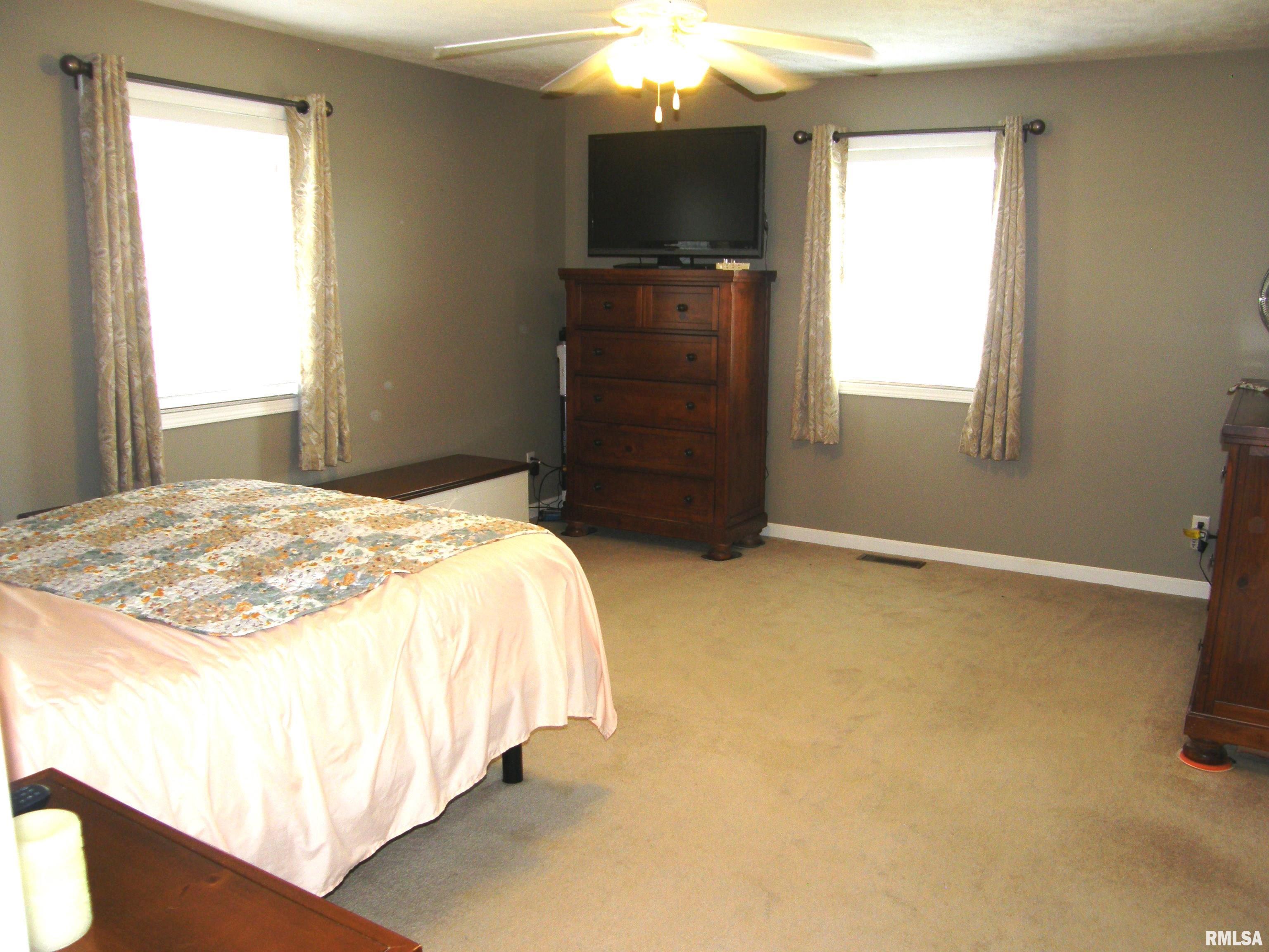 1804 Crown Road Herrin, IL 62948 - Photo 11 of 24
