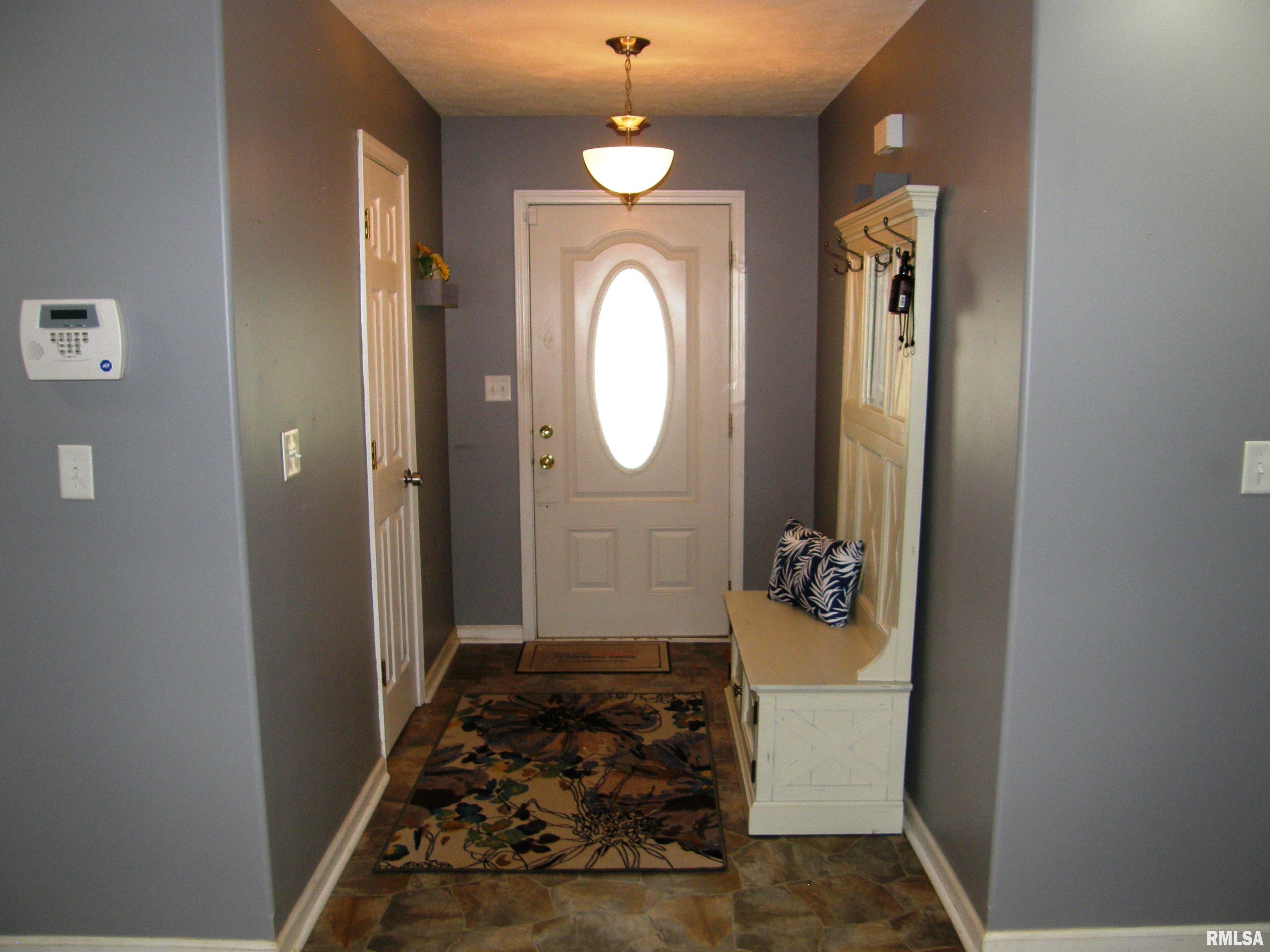1804 Crown Road Herrin, IL 62948 - Photo 2 of 24