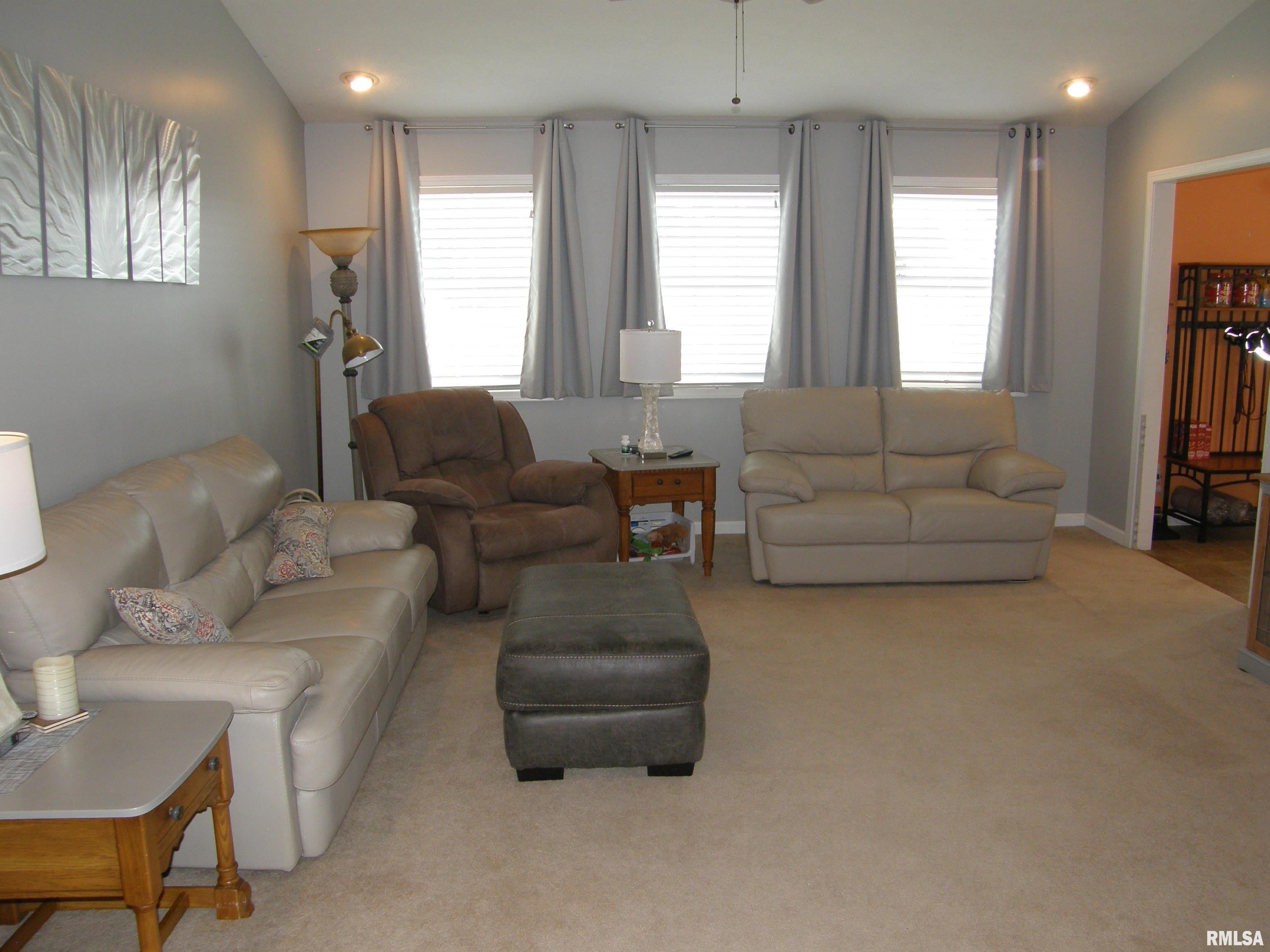 1804 Crown Road Herrin, IL 62948 - Photo 3 of 24
