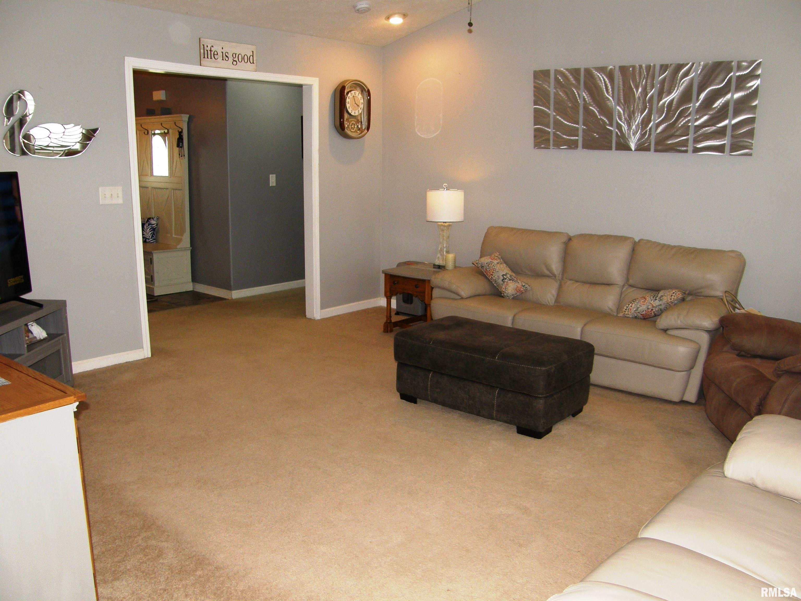 1804 Crown Road Herrin, IL 62948 - Photo 4 of 24
