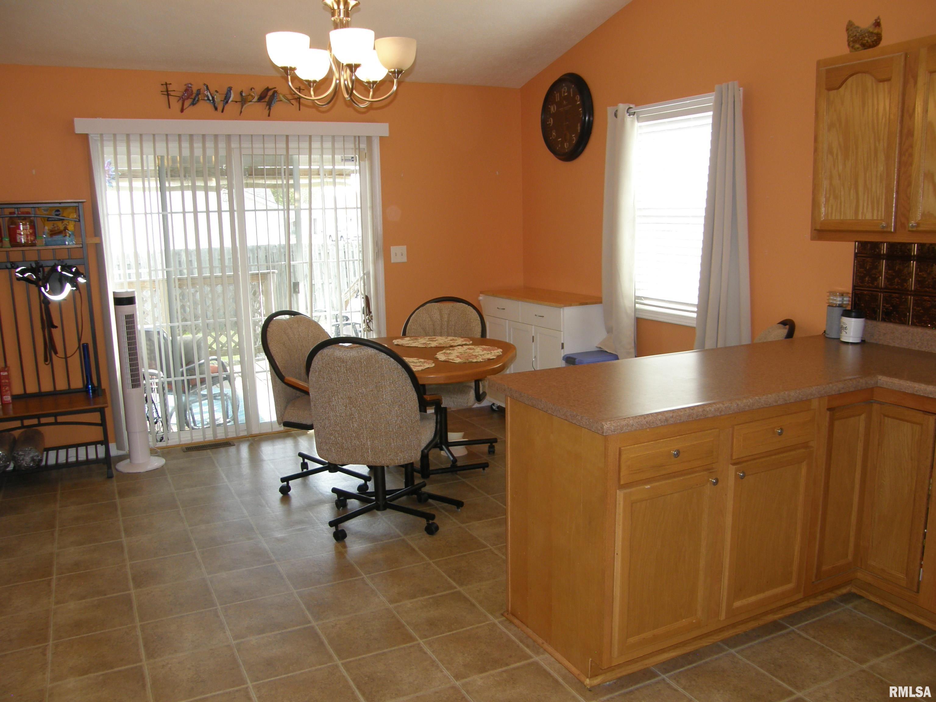 1804 Crown Road Herrin, IL 62948 - Photo 6 of 24