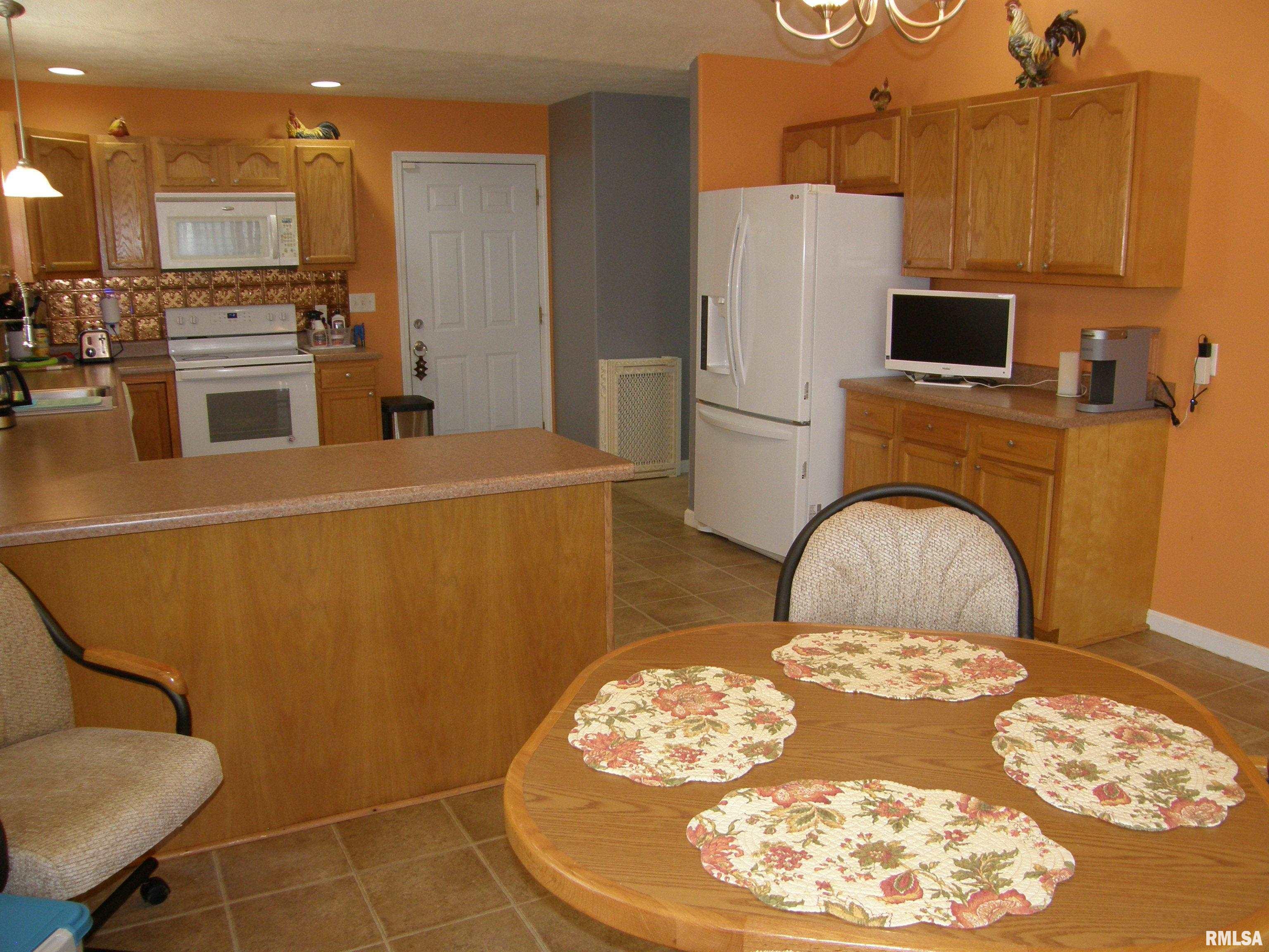 1804 Crown Road Herrin, IL 62948 - Photo 7 of 24