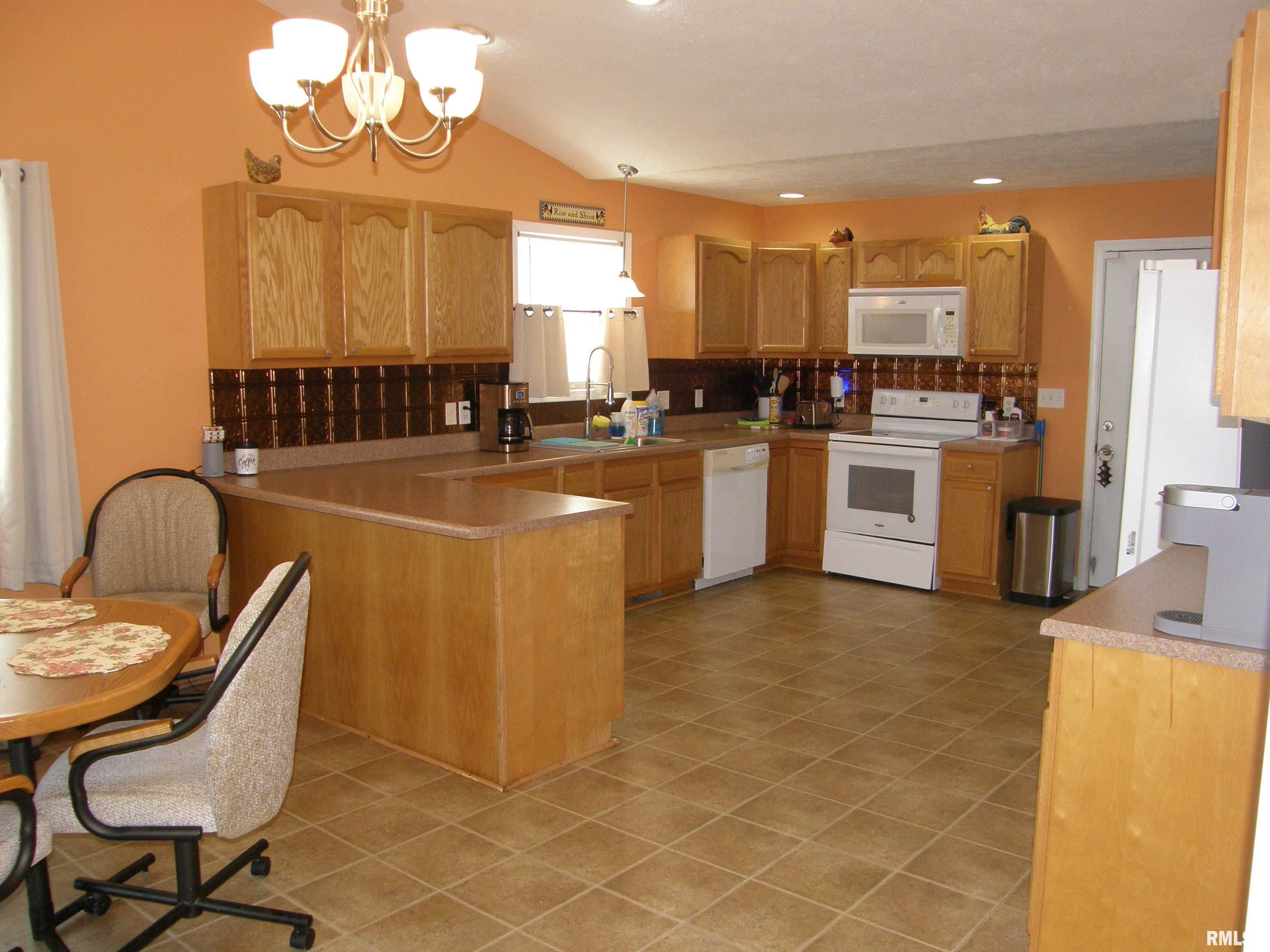 1804 Crown Road Herrin, IL 62948 - Photo 8 of 24