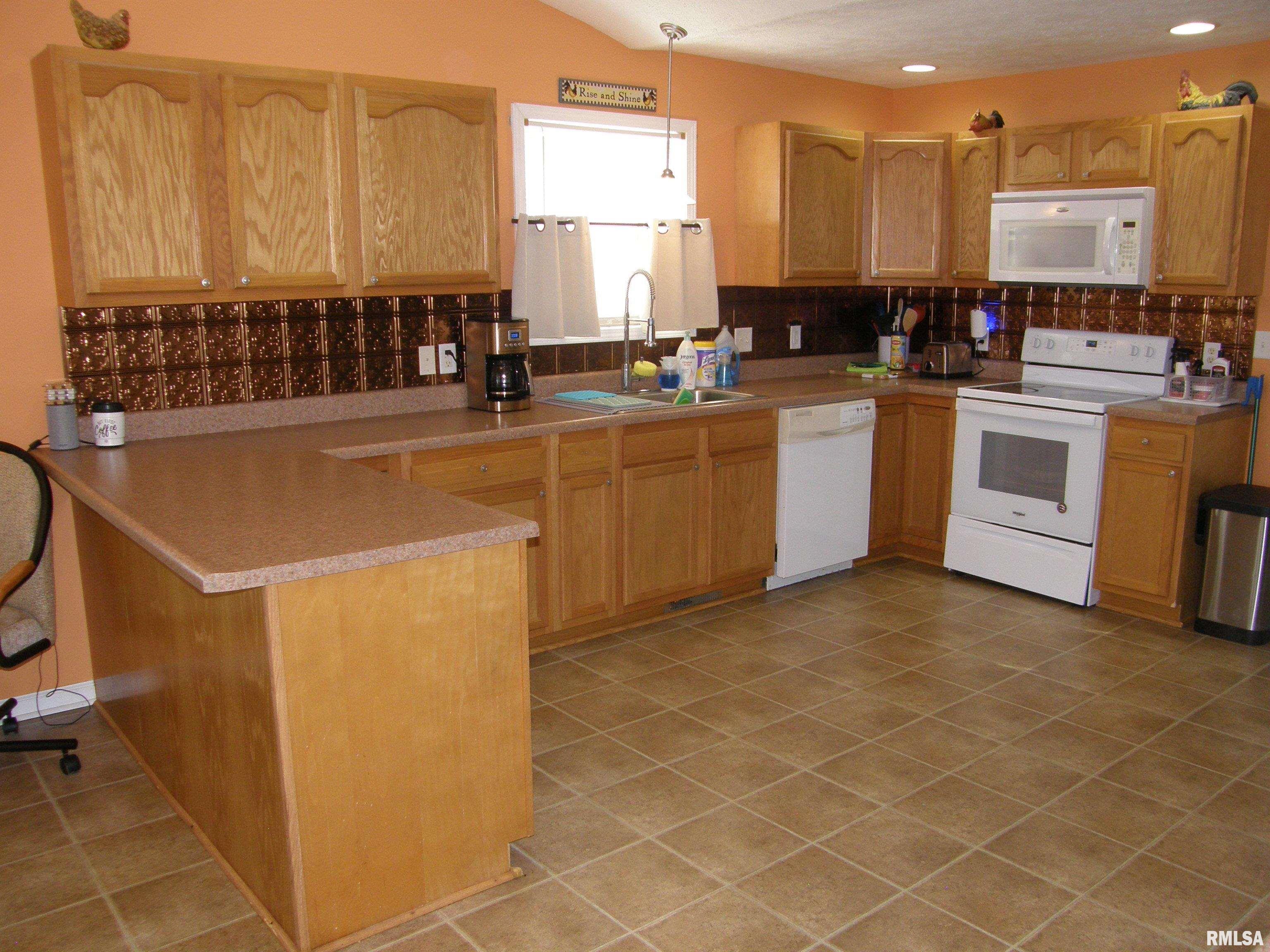 1804 Crown Road Herrin, IL 62948 - Photo 9 of 24