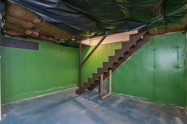 a view of a room with a green space