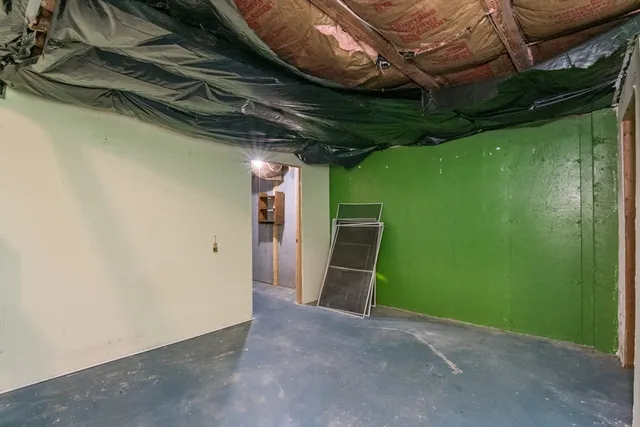 a view of utility room