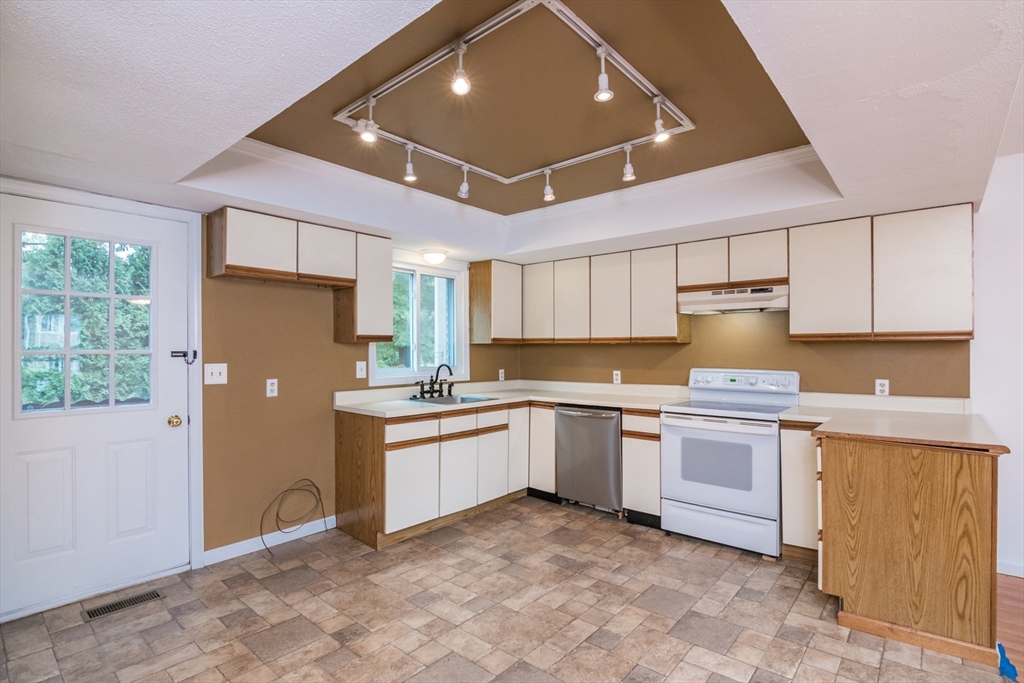 1430 Russell Road, Unit 35 Westfield, MA 01085 - Photo 5 of 29