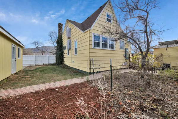 a view of a house with a yard