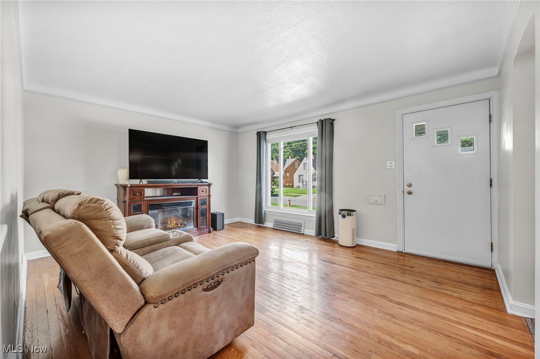 3003 Hearthstone Road Cleveland, OH 44134 - Photo 13 of 30
