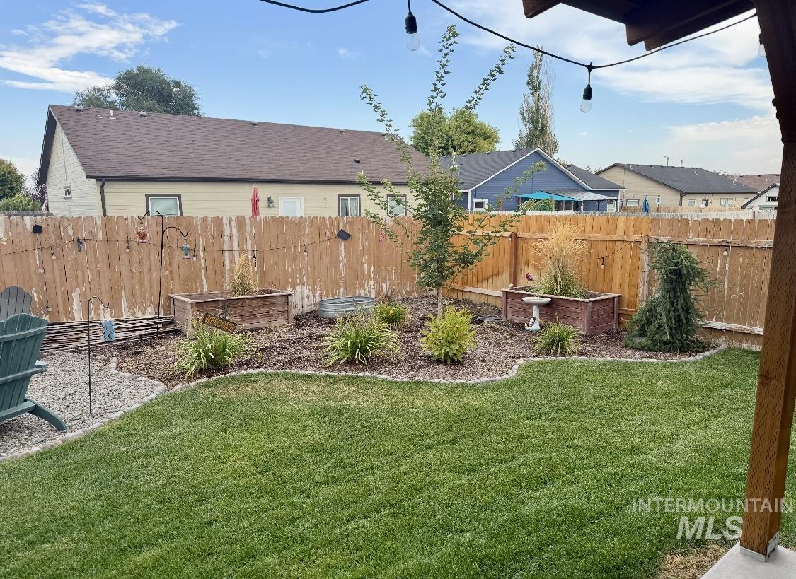 389 Arrow Street Twin Falls, ID 83301 - Photo 28 of 34 Fenced backyard featuring a residential view