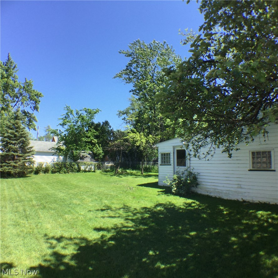 1187 Roland Road Lyndhurst, OH 44124 - Photo 14 of 15