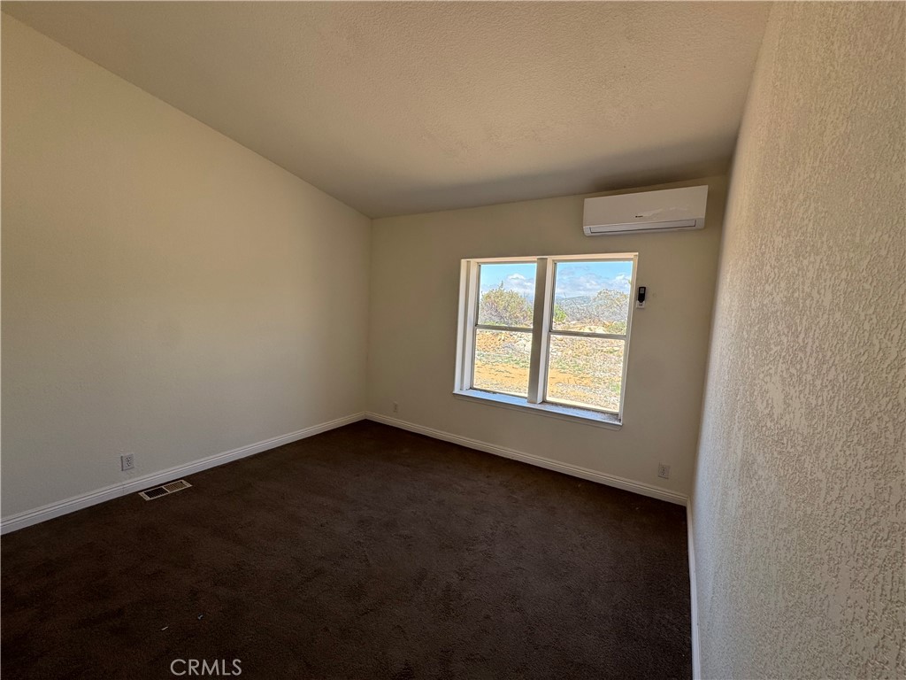 61225 High Country Trail Anza, CA 92539 - Photo 15 of 34 an empty room with a window