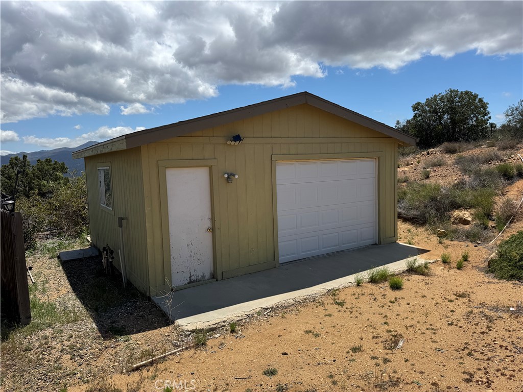 61225 High Country Trail Anza, CA 92539 - Photo 24 of 34 a backyard of a house