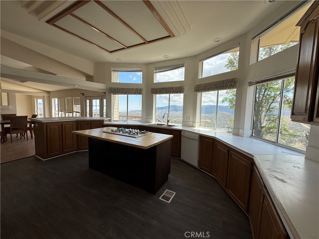 61225 High Country Trail Anza, CA 92539 - Photo 6 of 34 a large kitchen with lots of counter space