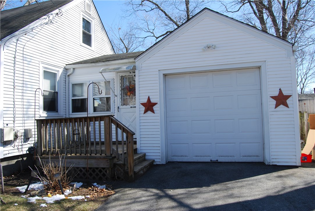 70 Inman Avenue Warwick, RI 02886 - Photo 2 of 18 Gallery Image 2