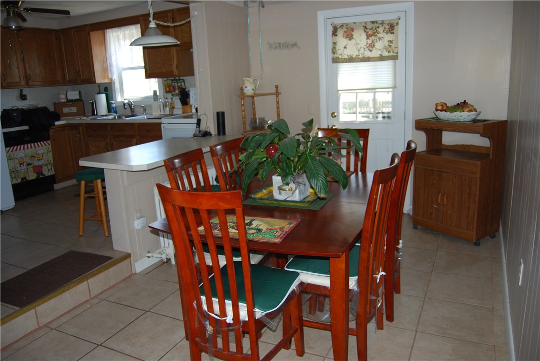 70 Inman Avenue Warwick, RI 02886 - Photo 3 of 18 Gallery Image 3
