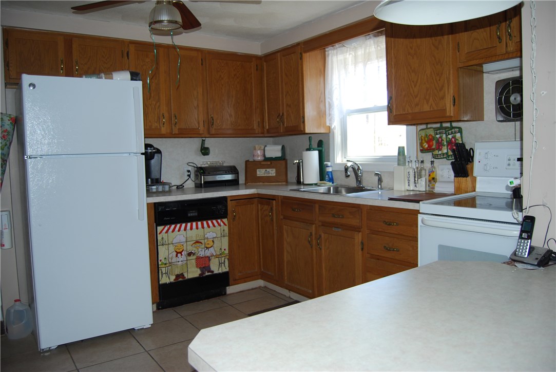 70 Inman Avenue Warwick, RI 02886 - Photo 5 of 18 Gallery Image 5