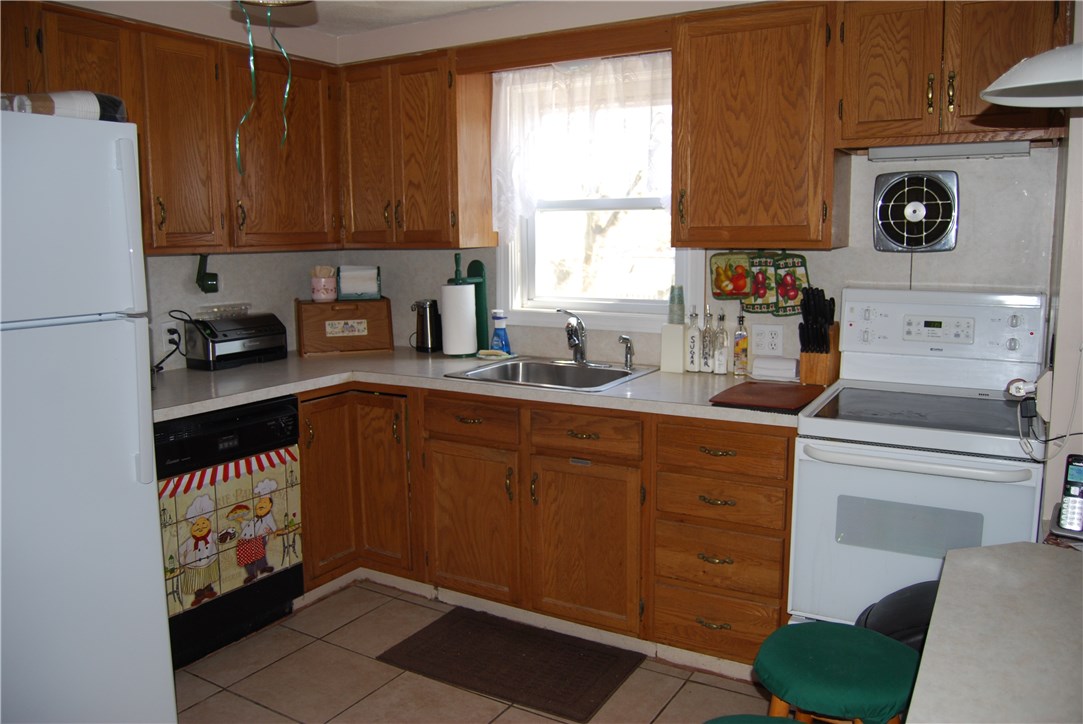 70 Inman Avenue Warwick, RI 02886 - Photo 6 of 18 Gallery Image 6