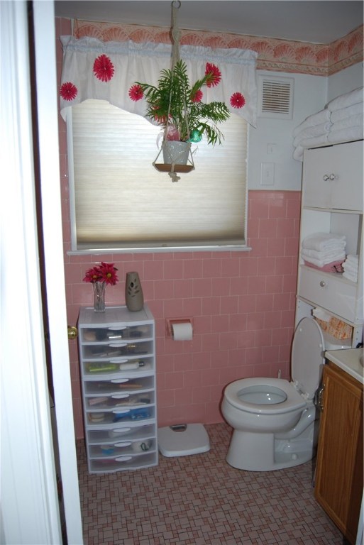 70 Inman Avenue Warwick, RI 02886 - Photo 10 of 18 Gallery Image 10
