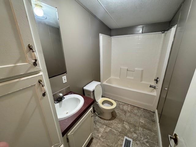 6186 Pine Tree Loop Shreveport, LA 71107 - Photo 13 of 18 a bathroom with a sink and a mirror