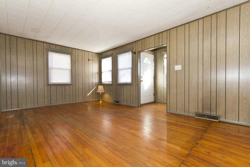 6906 River Drive Road Sparrows Point, MD 21219 - Photo 11 of 23 Living Room
