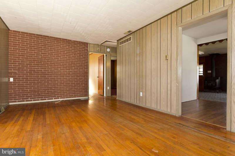 6906 River Drive Road Sparrows Point, MD 21219 - Photo 10 of 23 Living Room