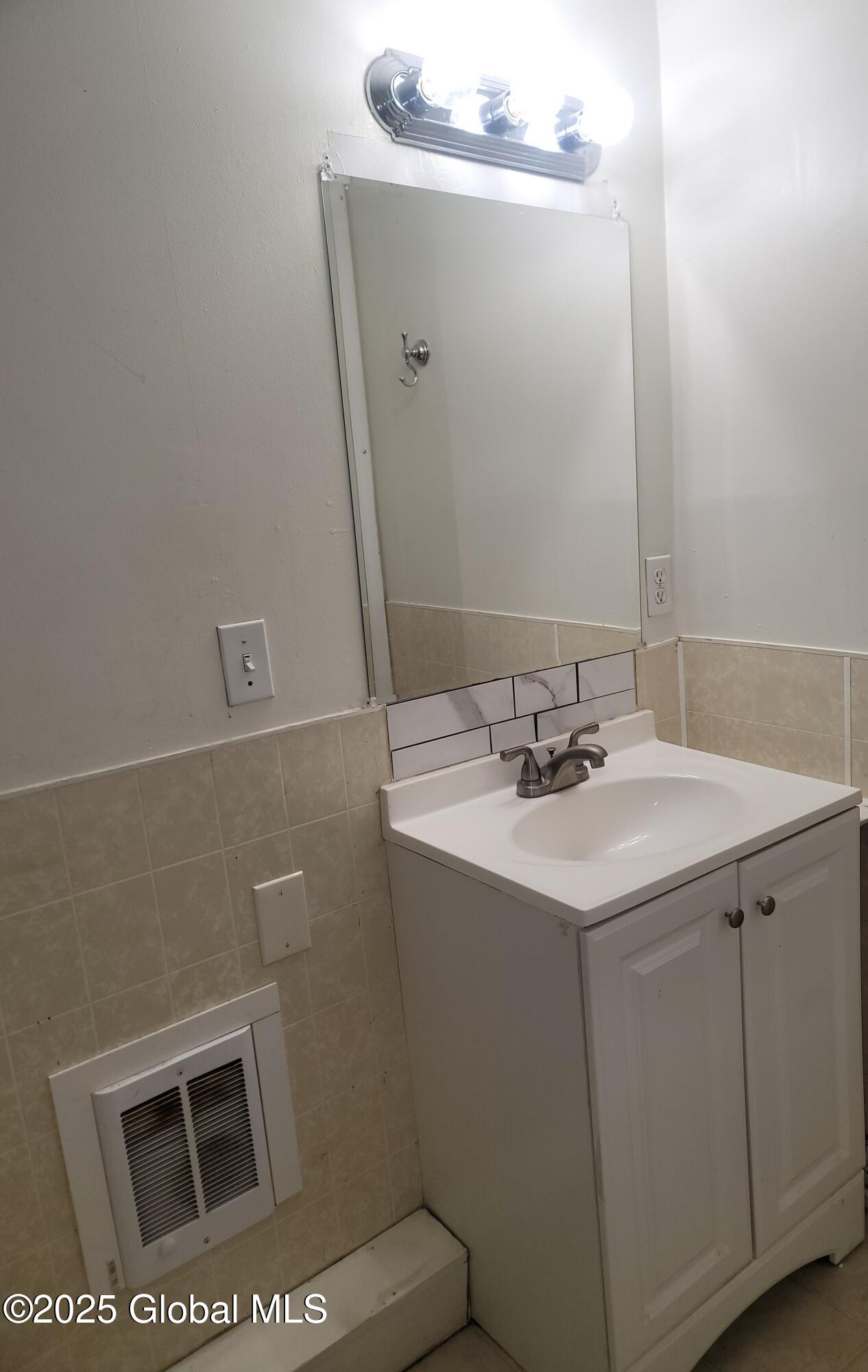 3545 Carman Road, Unit 35 Schenectady, NY 12303 - Photo 7 of 8 3545 Carman 10